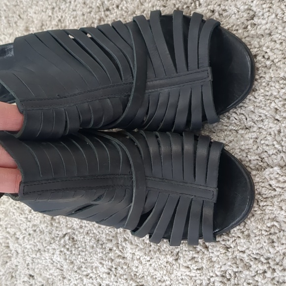 JOIE Leather Sandals - Picture 2 of 7